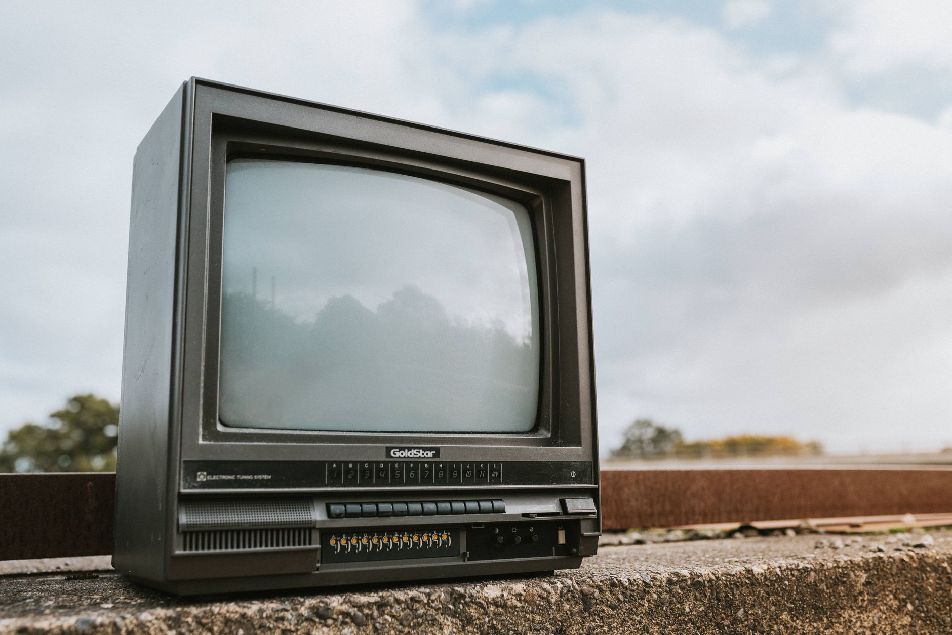 Jasa servis TV Tenggarong melayani perbaikan LED LCD Plasma dengan teknisi berpengalaman.